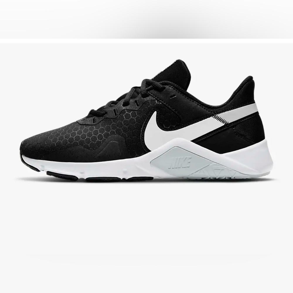 Men’s Black/White Nike Size 14